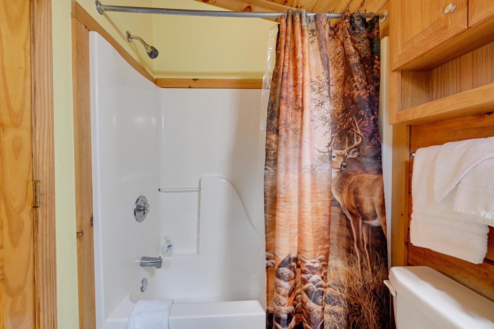 Cozy Deer Glen Cabin With Private Hot Tub And Porch! Bryson City Exterior photo