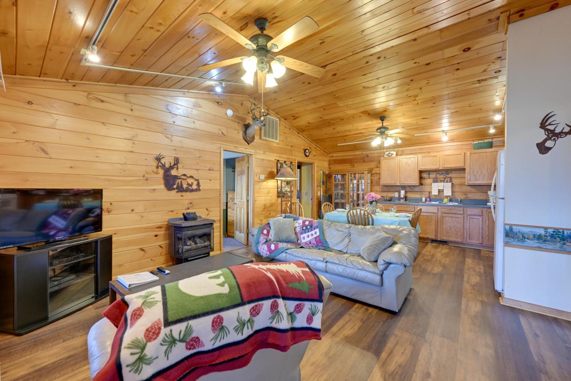 Cozy Deer Glen Cabin With Private Hot Tub And Porch! Bryson City Exterior photo