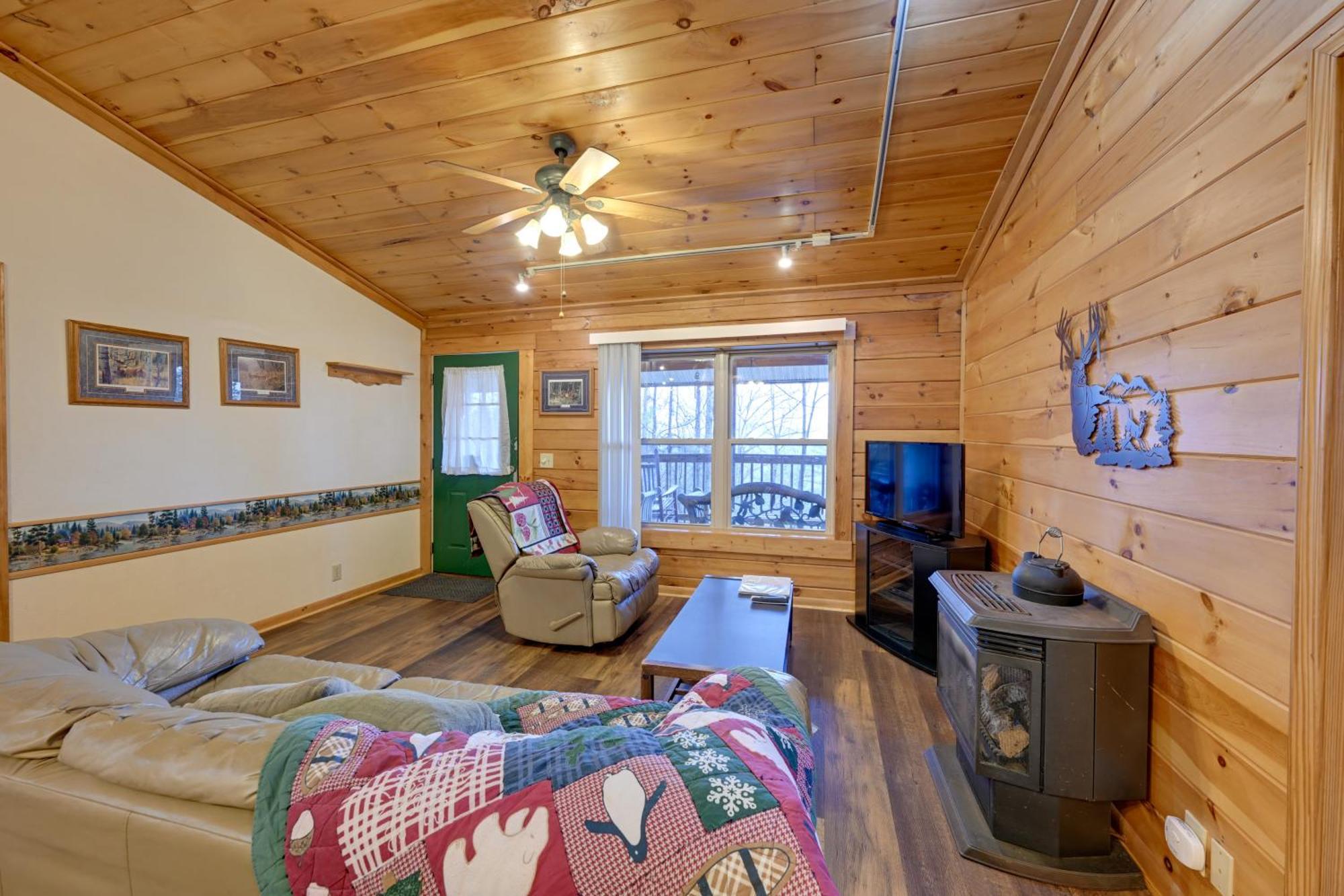 Cozy Deer Glen Cabin With Private Hot Tub And Porch! Bryson City Exterior photo