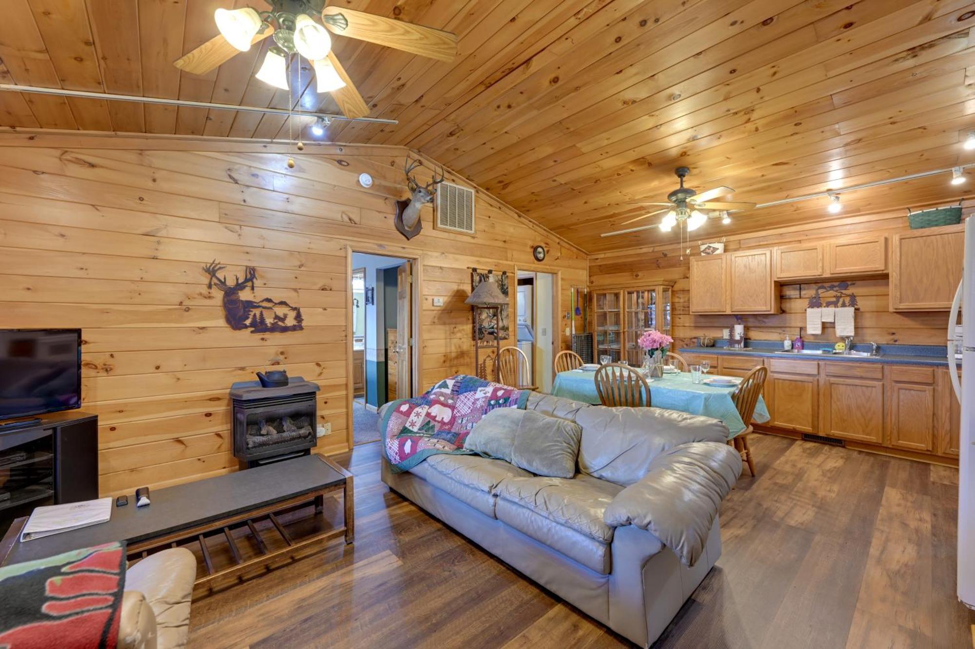Cozy Deer Glen Cabin With Private Hot Tub And Porch! Bryson City Exterior photo